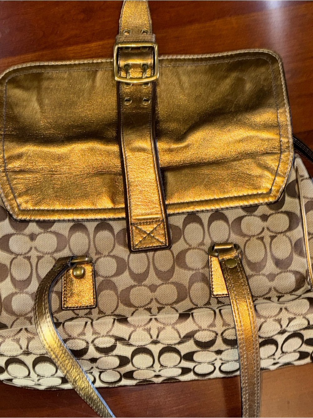 Coach Limited Edition Suede & Metallic Gold Leather Handbag
Creed K040-1498 - Picture 3 of 16